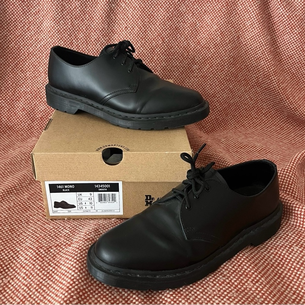 Dr. Martens Black Oxford